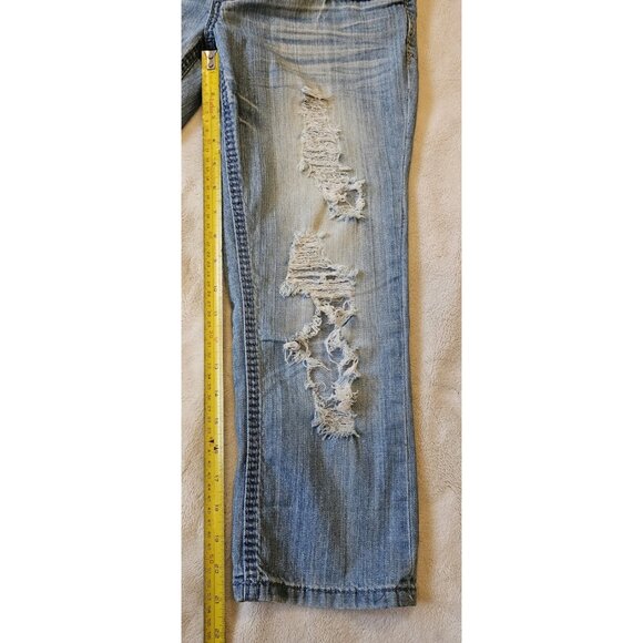 Women's Almost Famous Distressed Denim Capri Jeans Size 7 30x21 Embroidered - Picture 10 of 15